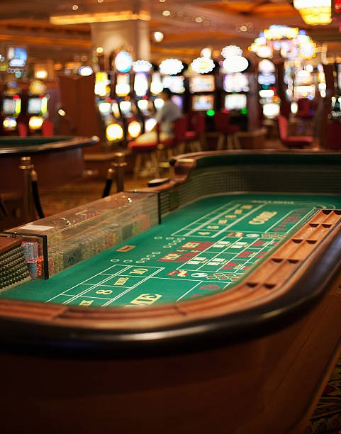 Live Ceme Online table with dealer and multiple players at cucutoto